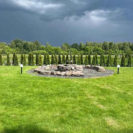 Dom Przy Lesie 度假居 *