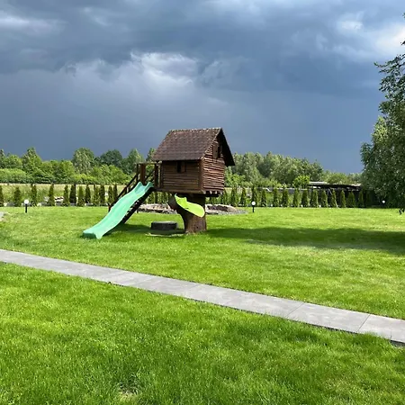 度假居 Dom Przy Lesie *